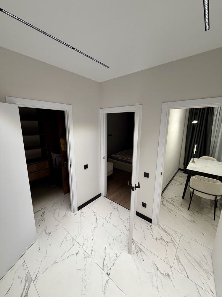 Продаж 2-кімнатної квартири, 42 м², ЖК «Лебединий» 5