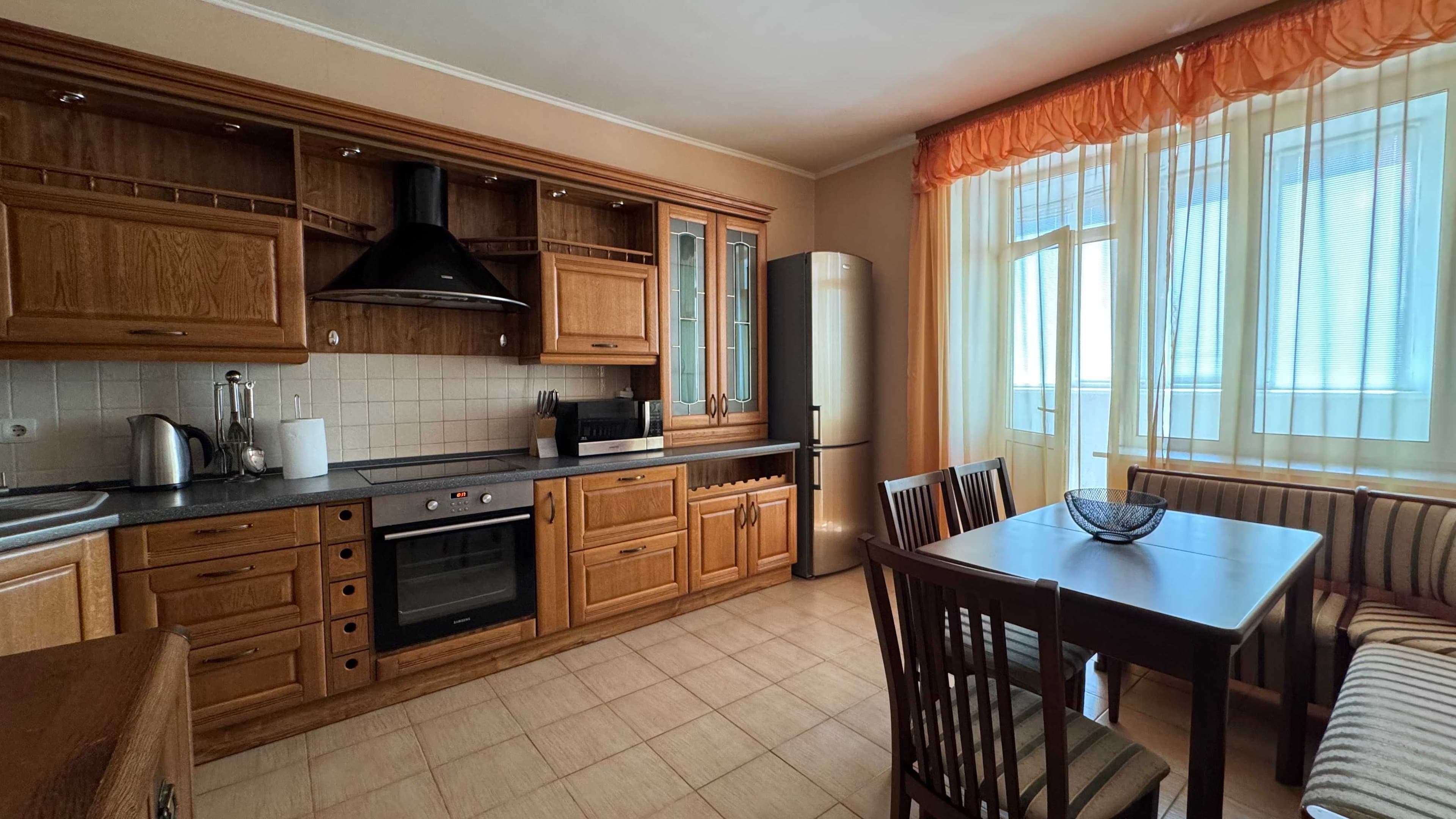 Продаж 2-кімнатної квартири, 73.2 м², Дарницький р-н 1
