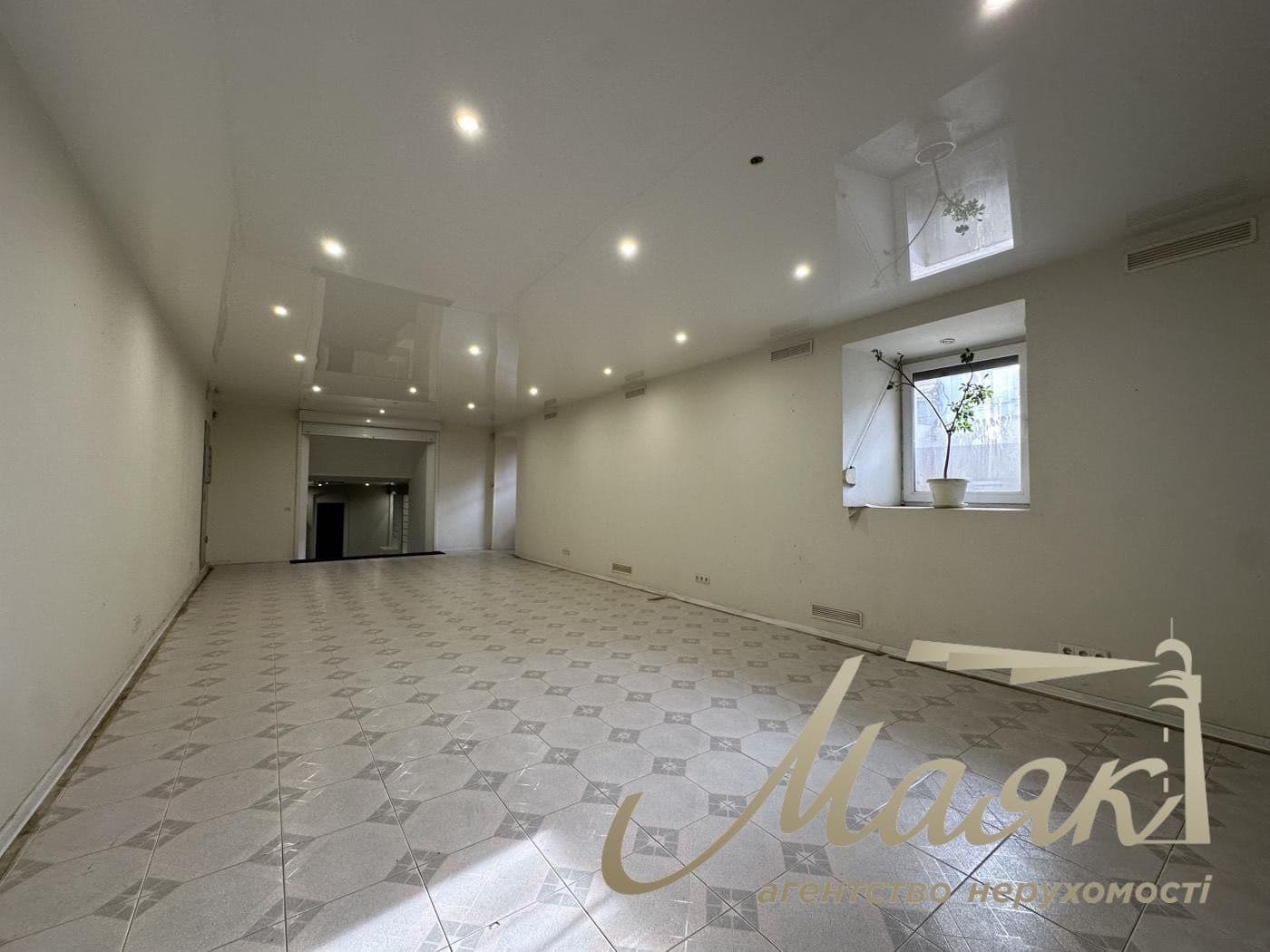 Оренда комерційного приміщення, 80 м², Подільський р-н 1
