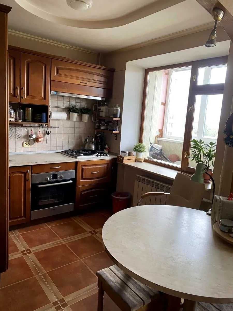 Продаж 3-кімнатної квартири, 85 м², Подільський р-н 2