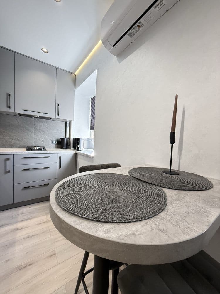 Продаж 1-кімнатної квартири, 34 м², Печерський р-н 4