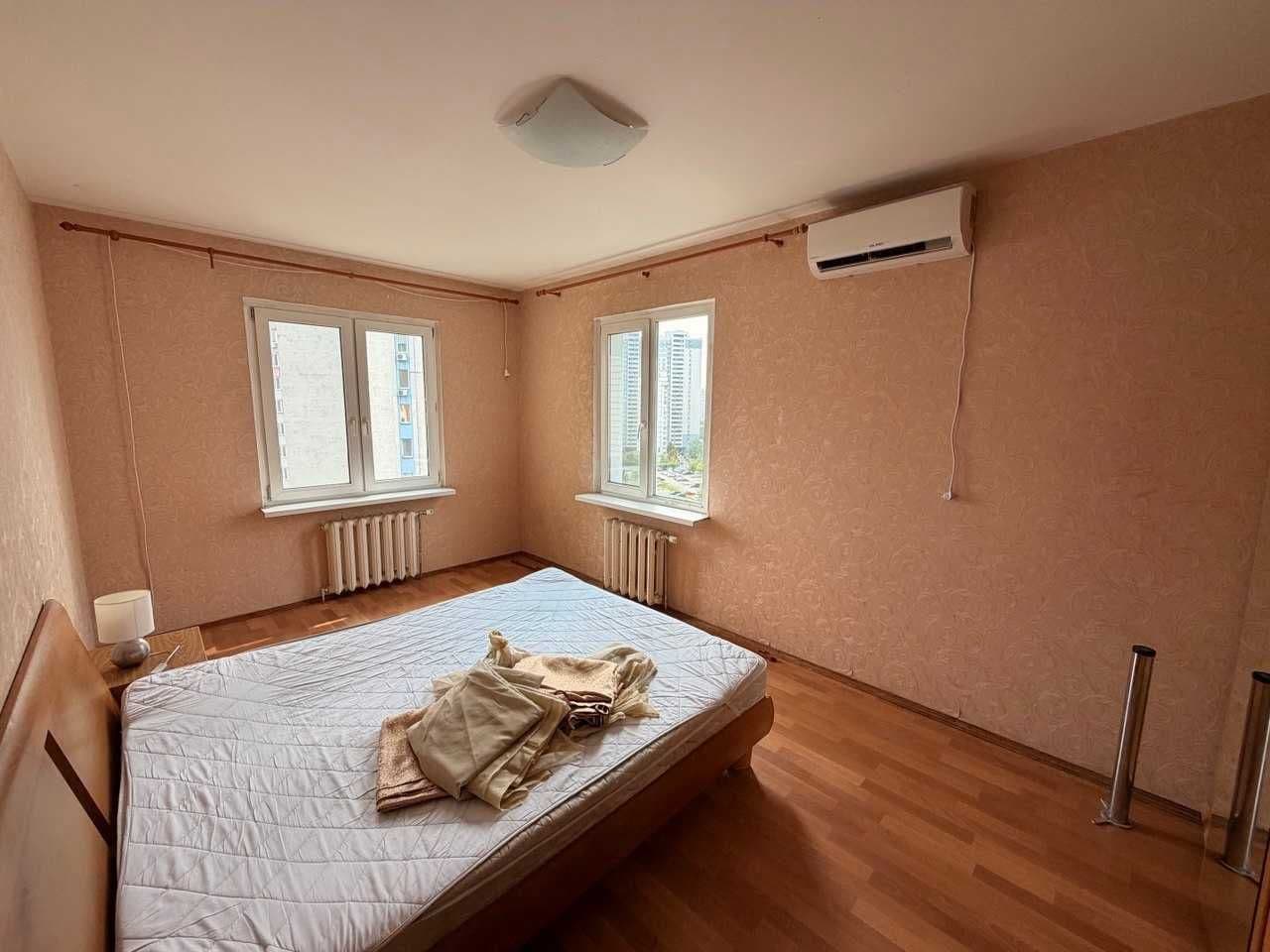 Продаж 2-кімнатної квартири, 63.2 м², Дарницький р-н 3