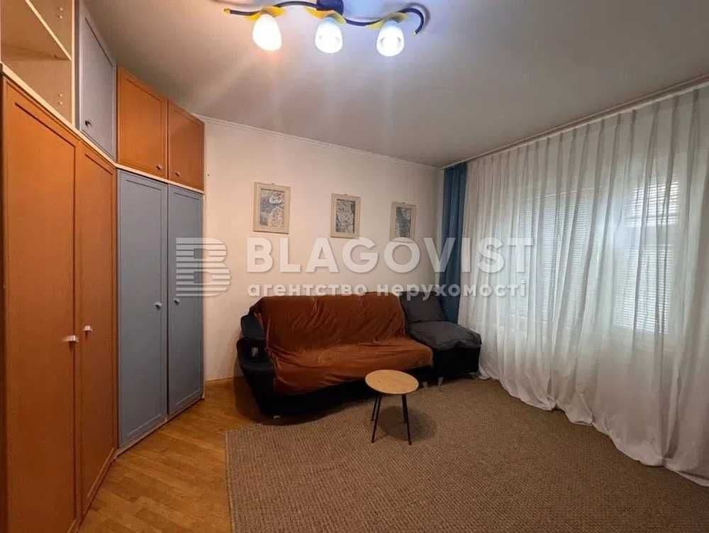Продаж 2-кімнатної квартири, 61 м², Дарницький р-н 4