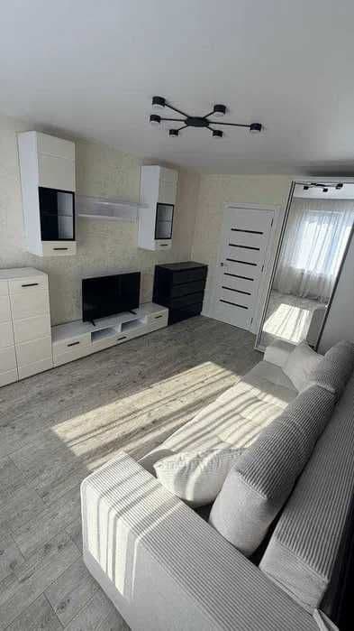 Продаж 2-кімнатної квартири, 70 м², Дарницький р-н 1