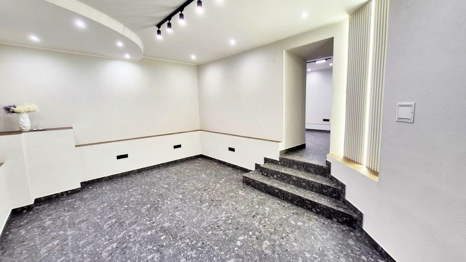 Оренда комерційного приміщення, 42 м², Шевченківський р-н 1