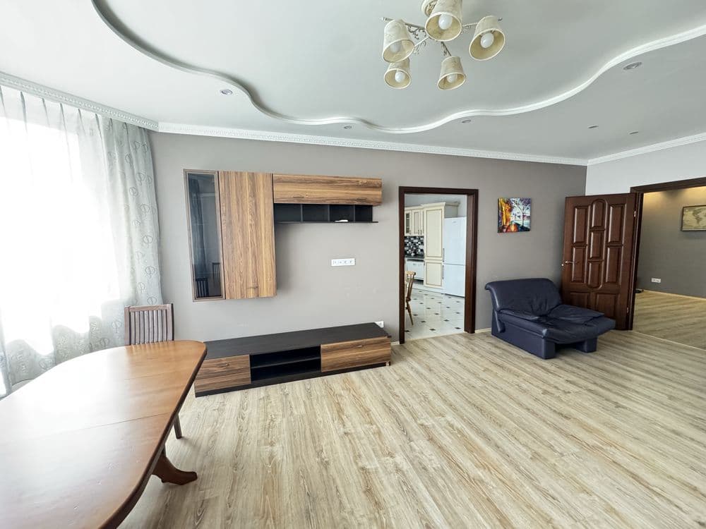Продаж 4-кімнатної квартири, 140.7 м², Дарницький р-н 1