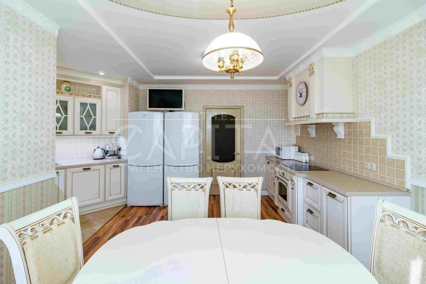 Продаж 4-кімнатної квартири, 131 м², Дарницький р-н 4