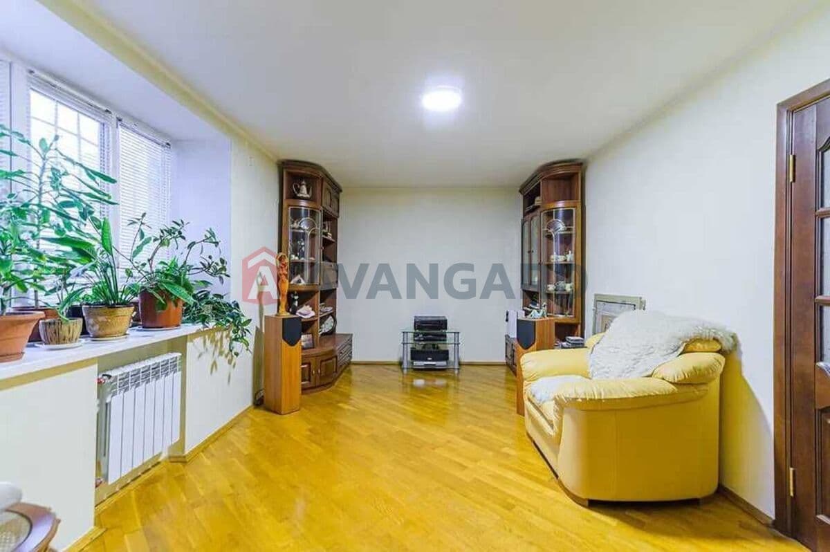 Продаж 3-кімнатної квартири, 74 м², Голосіївський р-н 3