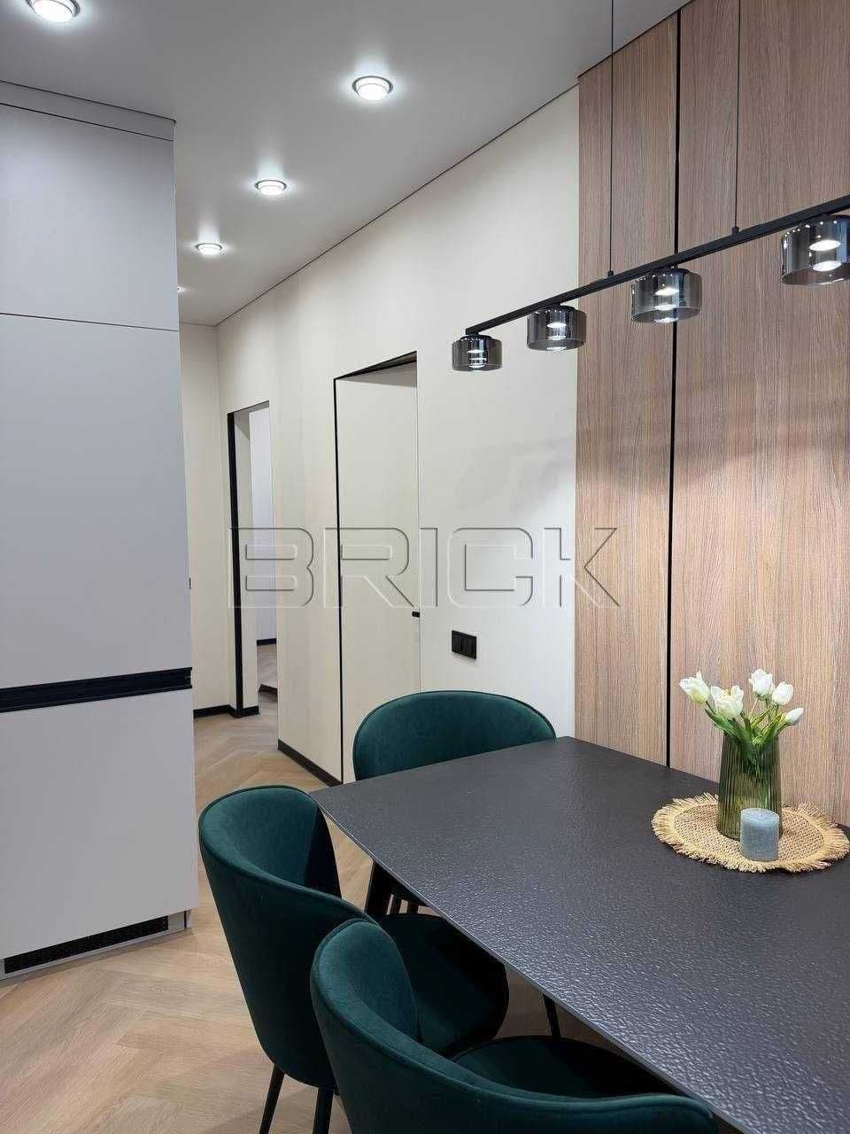 Продаж 2-кімнатної квартири, 60.4 м², Подільський р-н 2