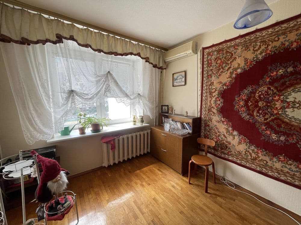 Продаж 2-кімнатної квартири, 70 м², Дарницький р-н 4