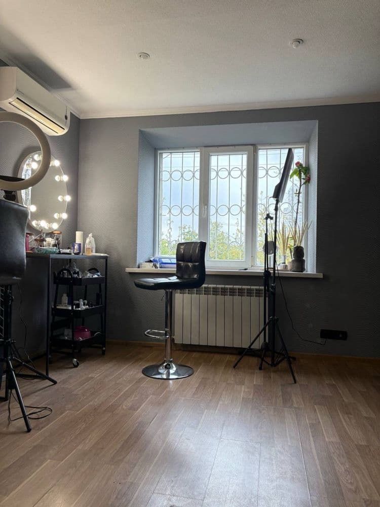 Оренда комерційного приміщення, 42 м², Дарницький р-н 3