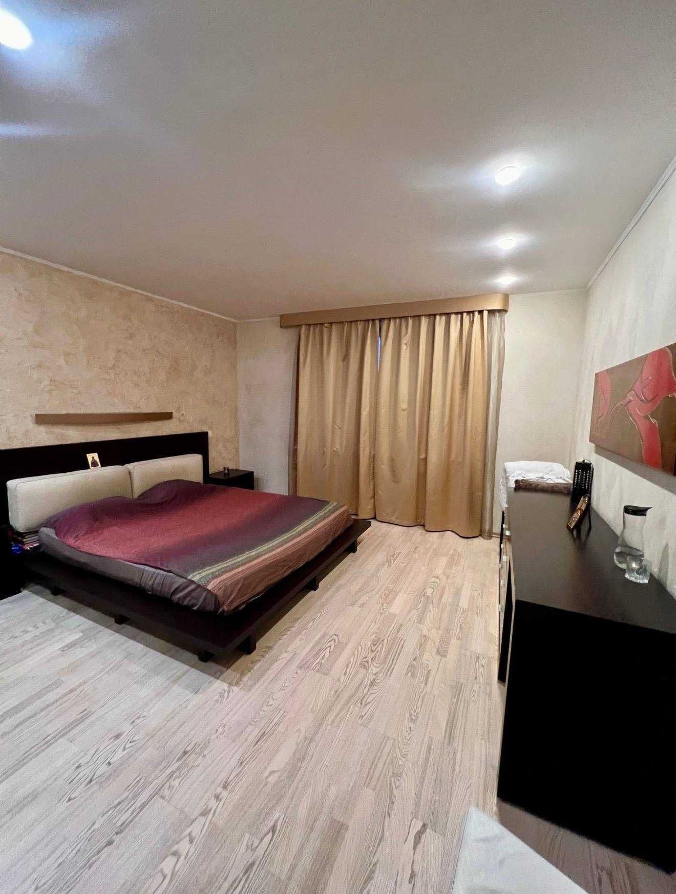 Продаж 3-кімнатної квартири, 106 м², Дарницький р-н 4