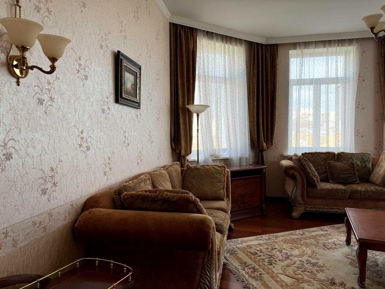 Оренда 4-кімнатної квартири, 137.4 м², Шевченківський р-н 4