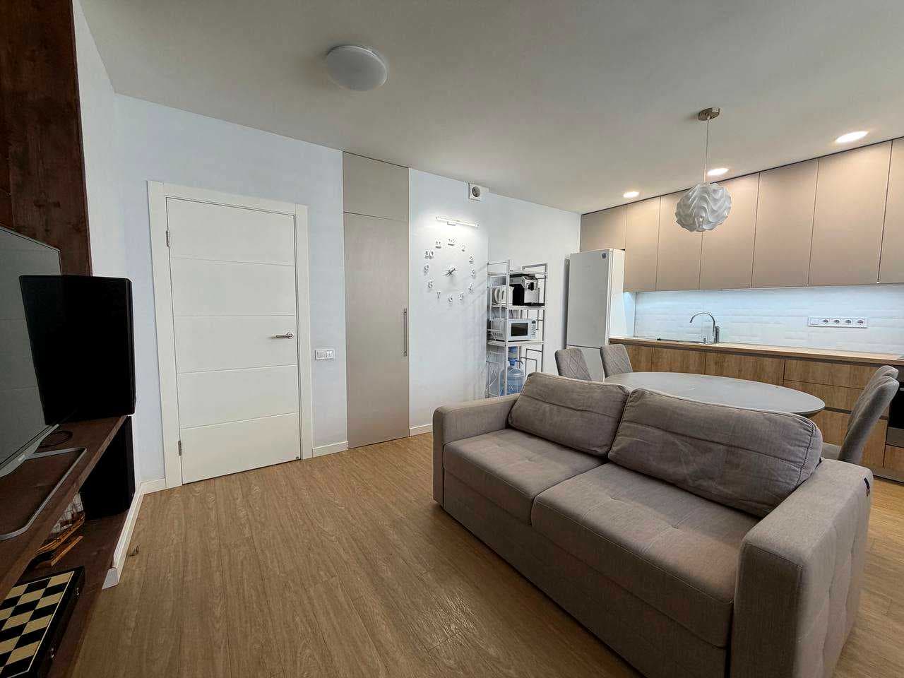 Оренда 3-кімнатної квартири, 90 м², Дарницький р-н 4