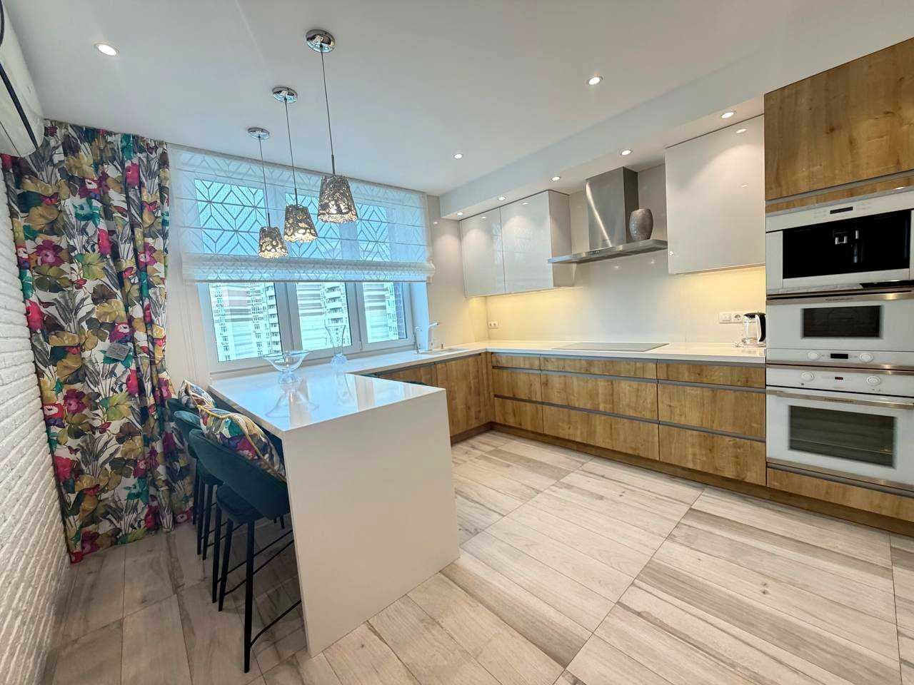 Оренда 4-кімнатної квартири, 156 м², Дарницький р-н 3