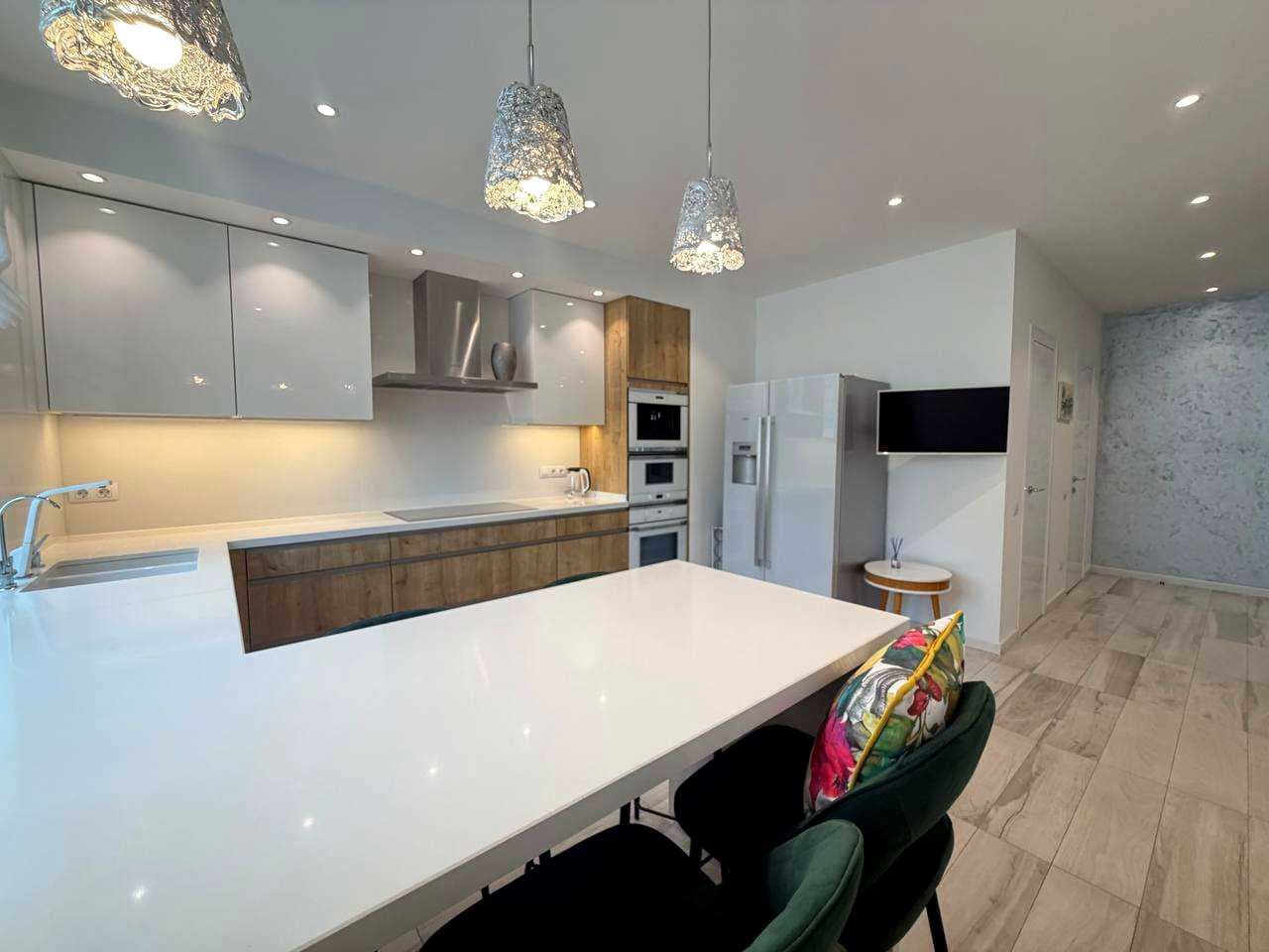Оренда 4-кімнатної квартири, 156 м², Дарницький р-н 4