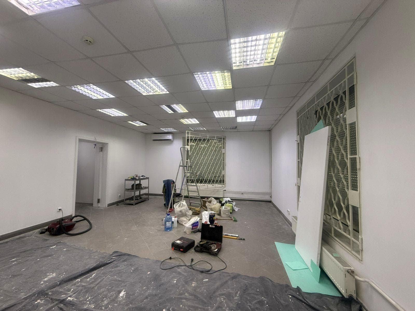 Оренда комерційного приміщення, 57 м², Дарницький р-н 4