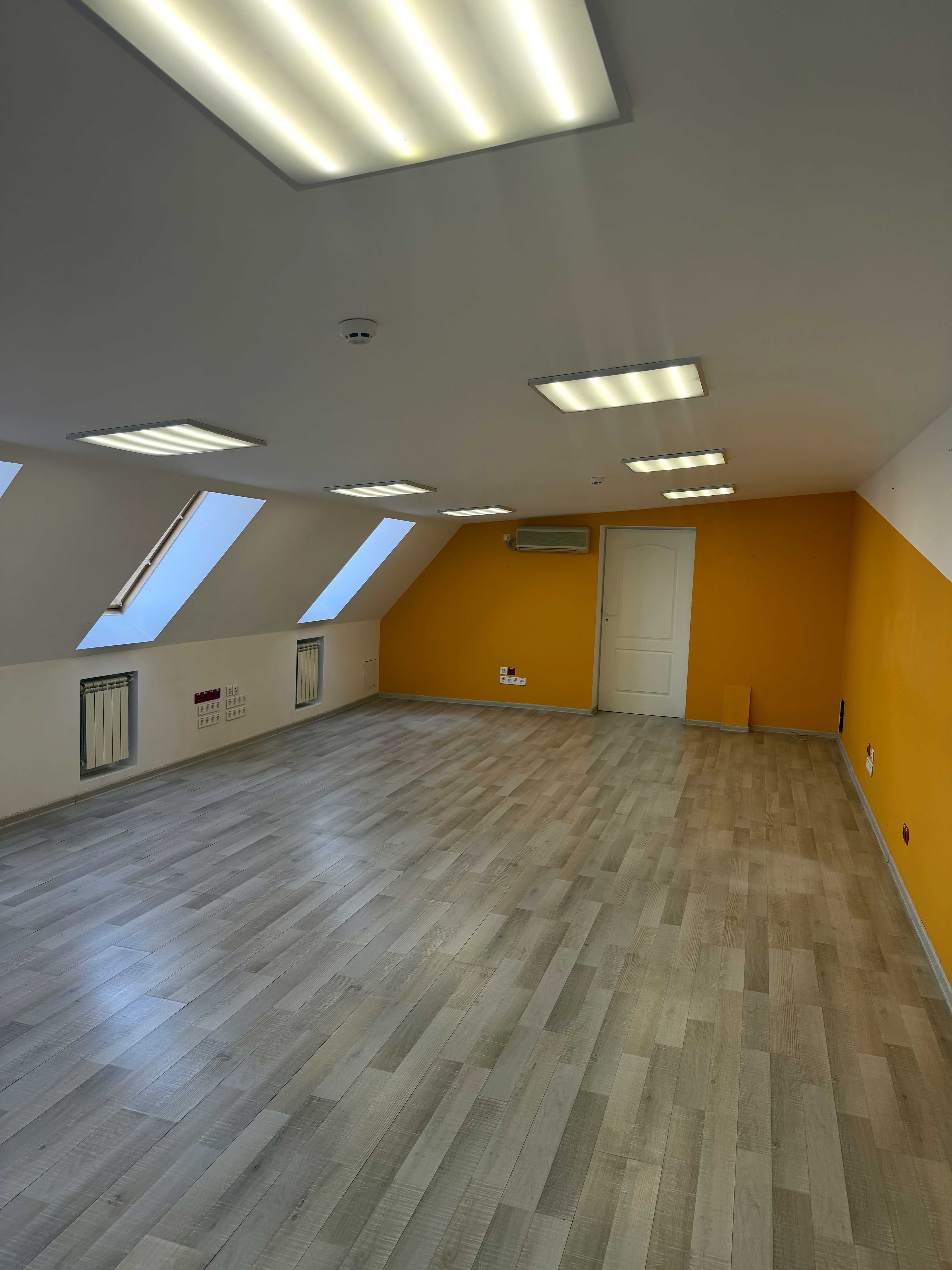 Оренда комерційного приміщення, 80 м², ЖК «Бізнес центр "Панорама-Поділ"» 1