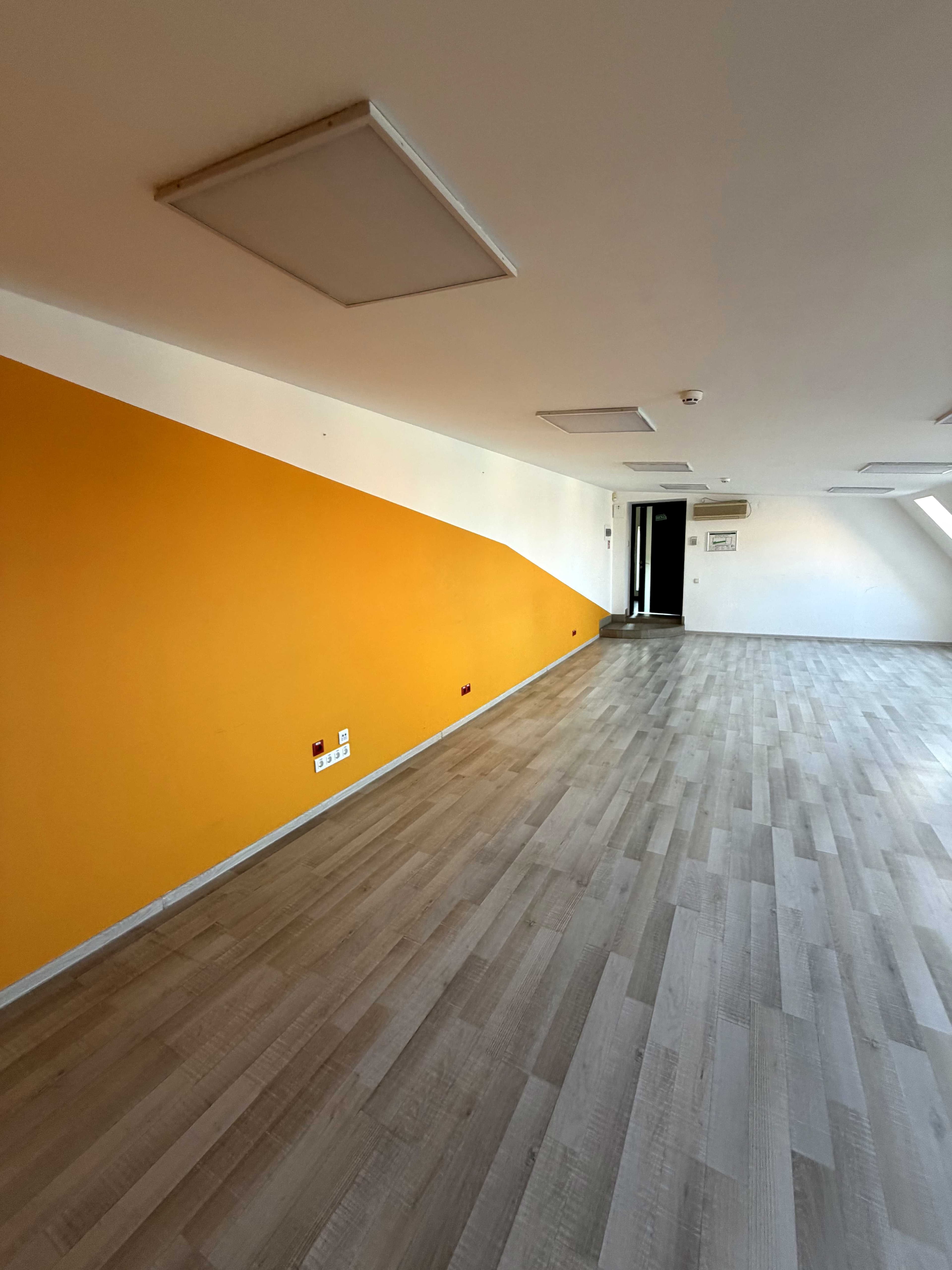 Оренда комерційного приміщення, 80 м², ЖК «Бізнес центр "Панорама-Поділ"» 3