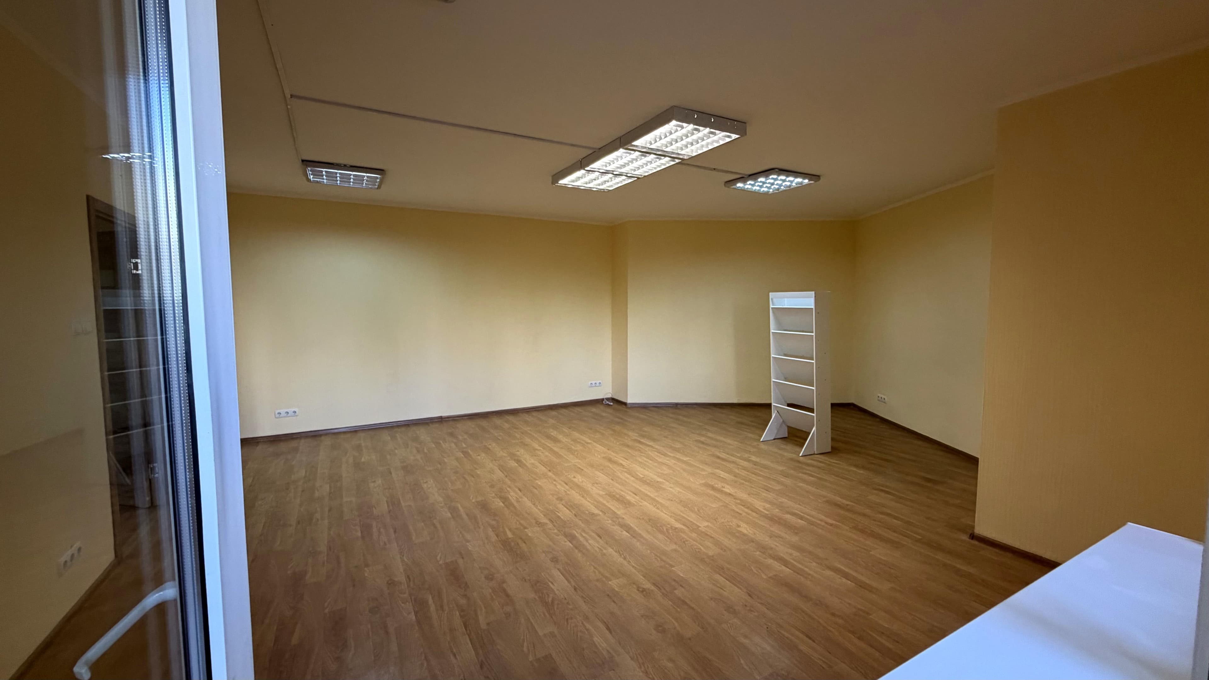 Оренда комерційного приміщення, 200 м², Дарницький р-н 4
