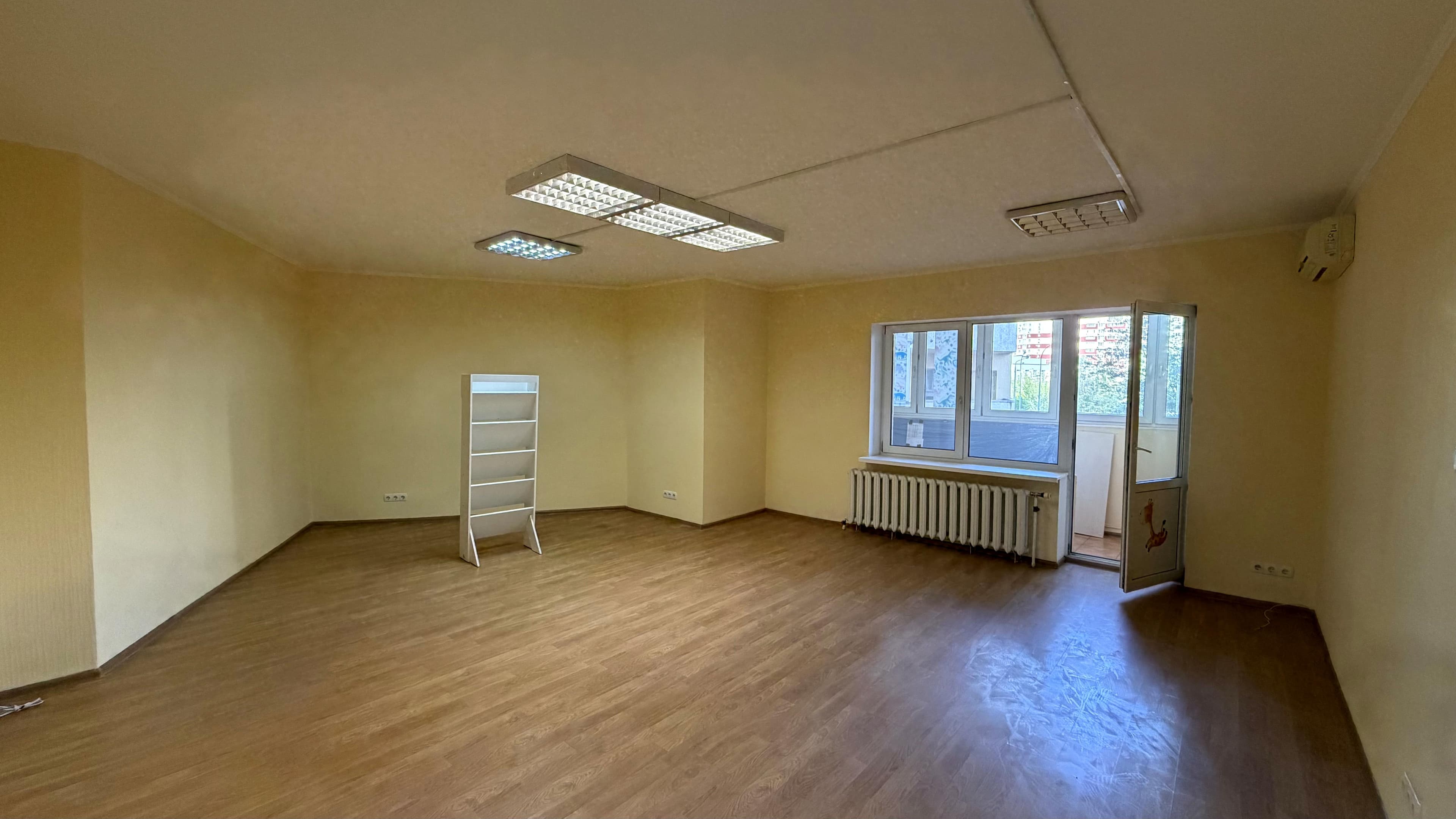 Оренда комерційного приміщення, 200 м², Дарницький р-н 3